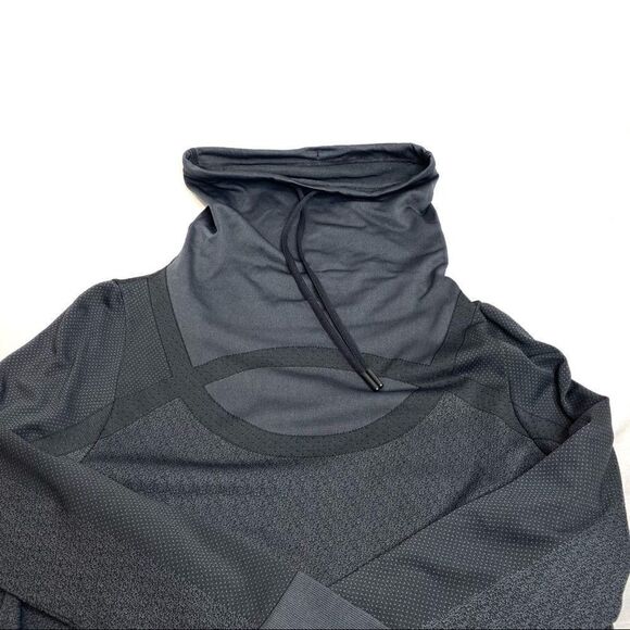 Under Armour NWOT gray theadborne seamless funnel neck heatgear top L - Picture 11 of 16